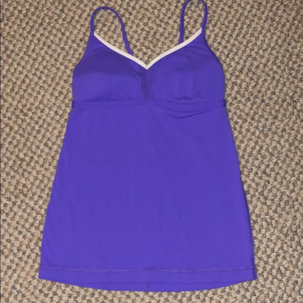 Size 2 Lululemon workout top. padding in tank